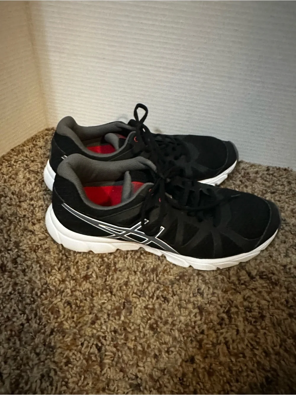 Asics Gel Athletic Running Shoes Black with White Sole and Red Lining